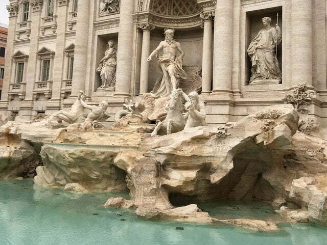 roma fontana de trevi italia