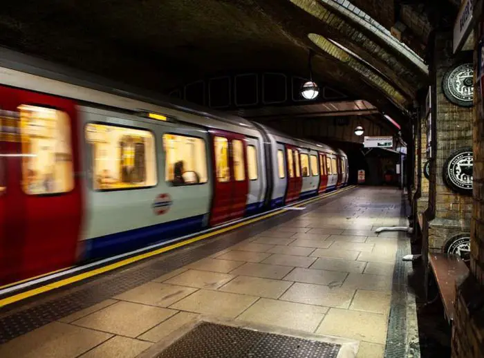 Baker Street Tube, estación de metro, metro de Londres, tren