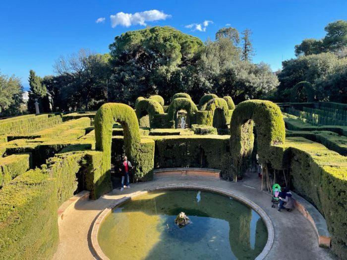 Vista frontal del Laberinto de Horta