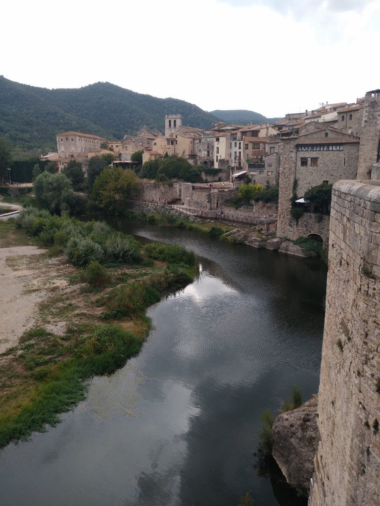 Vista del río de Besalú desde el puente