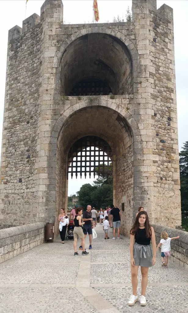 Puente románico de entrada a Besalú