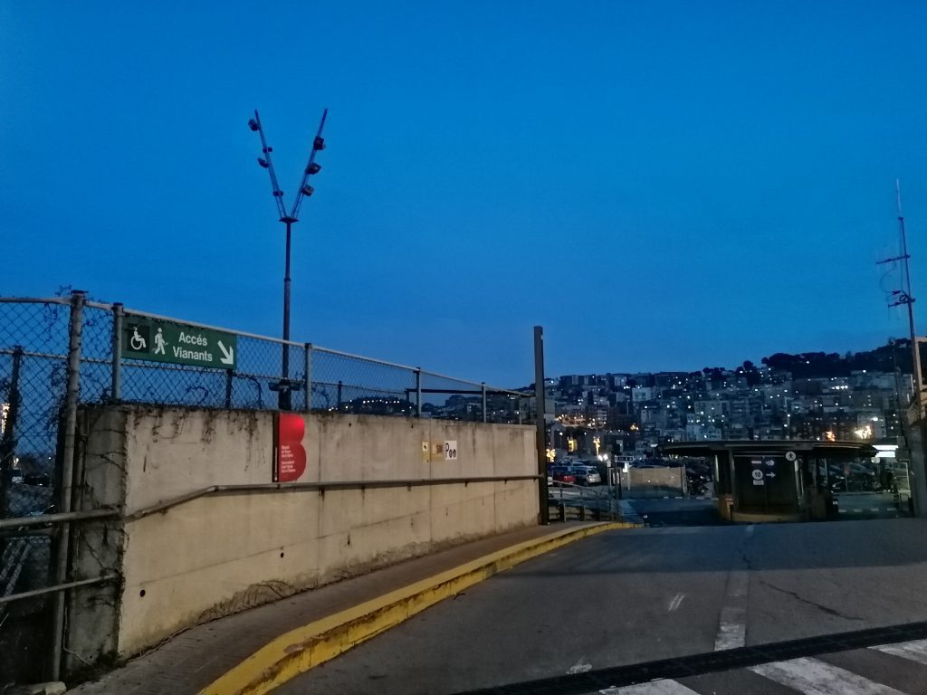 Aparcamiento de Sant Genís donde se coge el T2B para llegar al Tibidabo