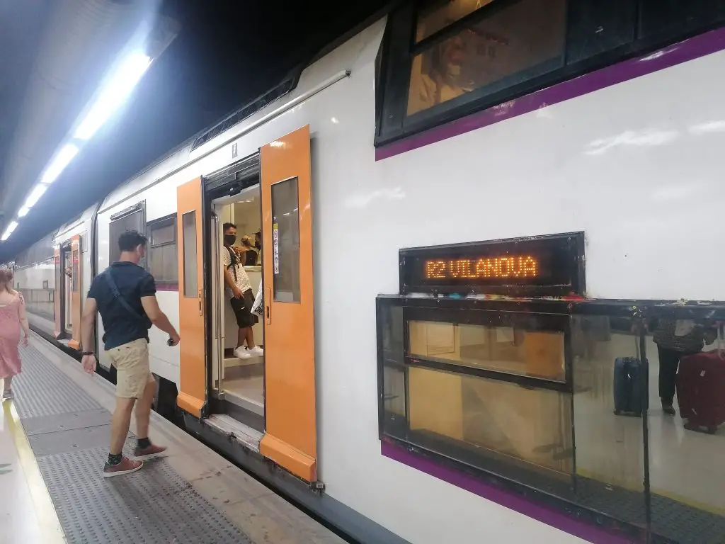 El tren R2 yendo a Castelldefels