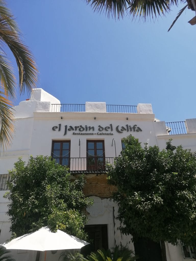 La fachada del restaurante Jardín del Califa