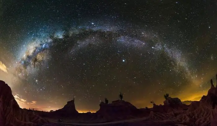 Vista nocturna al cielo en el Desierto de la Tatacoa