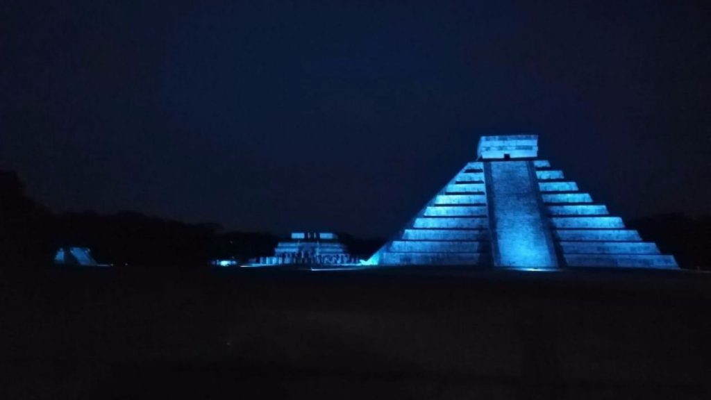 Espectáculo nocturno en Chichén Itzá