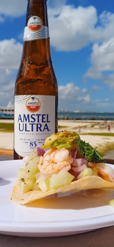 Cervecita en Playa Langosta