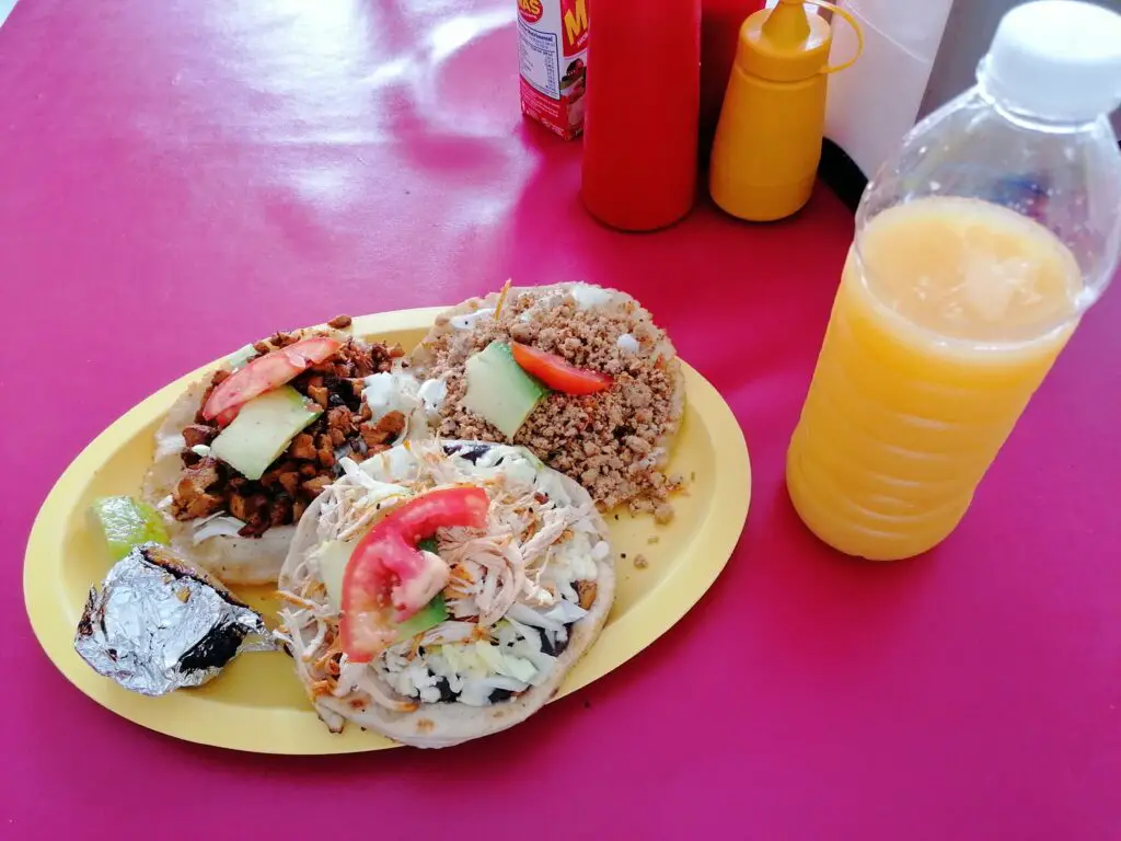Desayunos baratos en Playa del Carmen. Antojitos Sandra