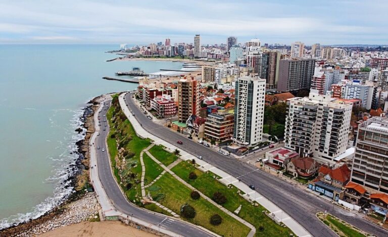 Mar del Plata vista aerea dron costa playa mar edificios 1254x768 1